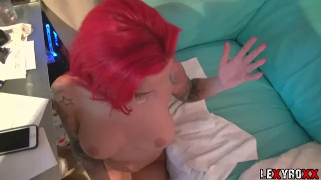 Schwanz ins Gesicht beim Livestream